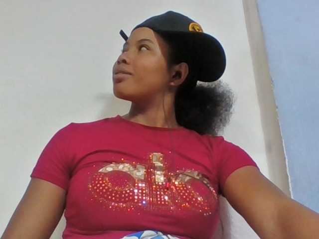 Juliah1a live cam on BongaCams
