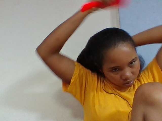 Juliah1a live cam on BongaCams
