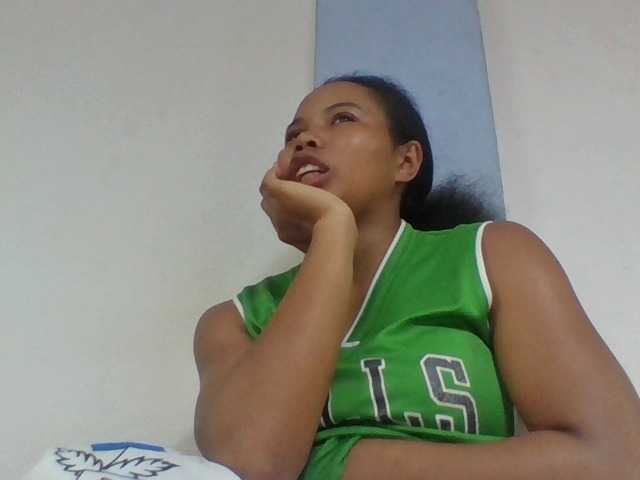 Juliah1a live cam on BongaCams