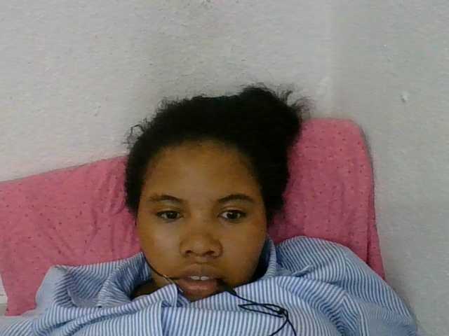 Juliah1a live cam on BongaCams