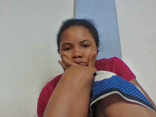 Juliah1a live cam on BongaCams