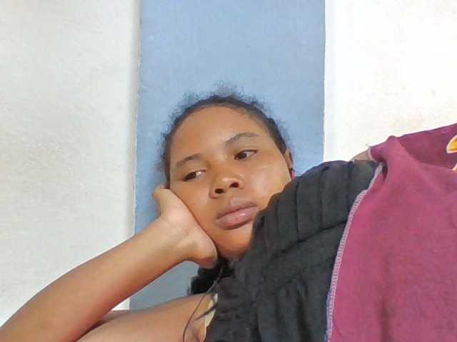 Juliah1a live cam on BongaCams
