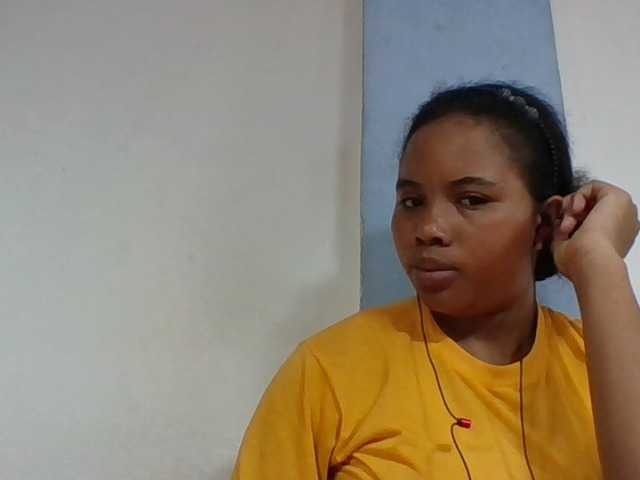 Juliah1a live cam on BongaCams