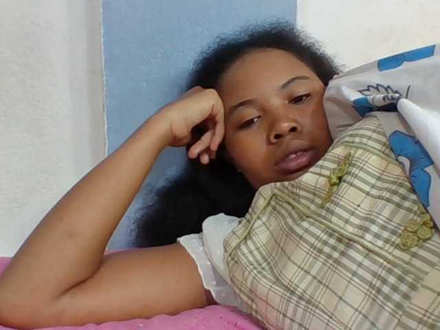 Juliah1a live cam on BongaCams