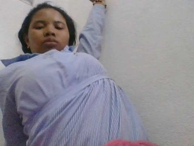 Juliah1a live cam on BongaCams
