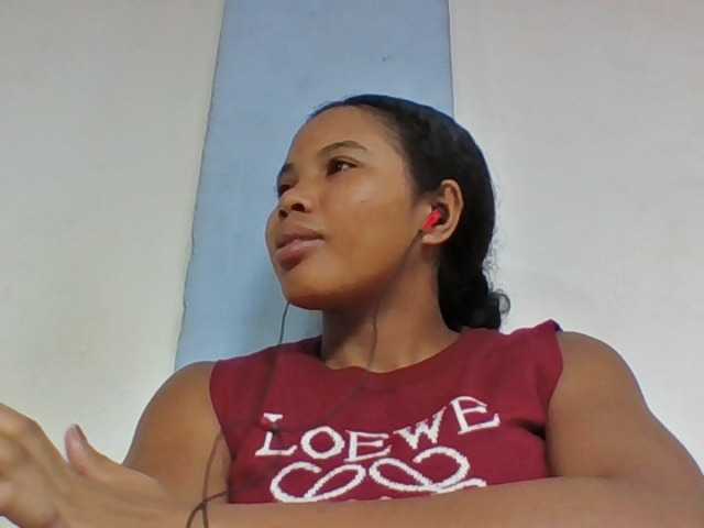 Juliah1a live cam on BongaCams