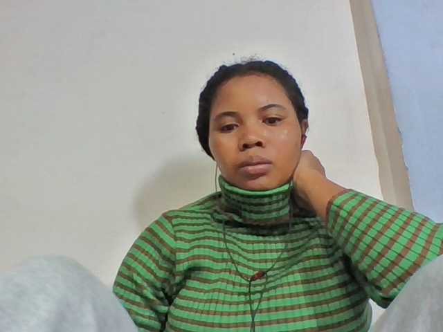 Juliah1a live cam on BongaCams