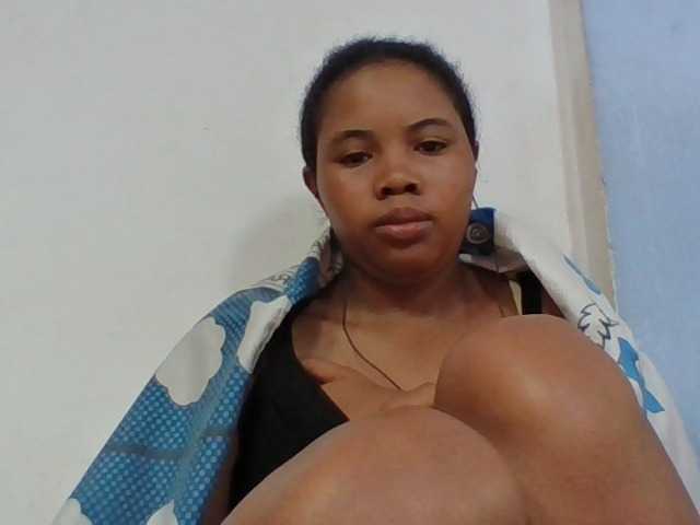 Juliah1a live cam on BongaCams