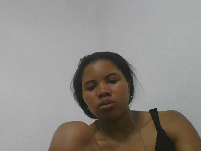 Juliah1a live cam on BongaCams