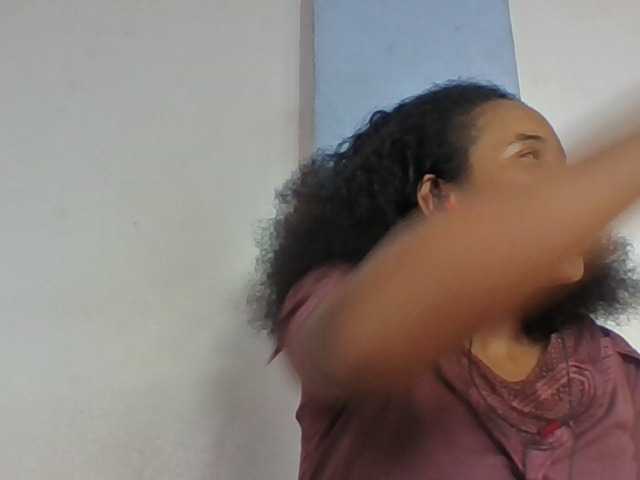 Juliah1a live cam on BongaCams