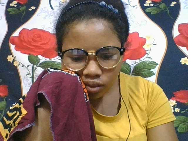 Juliah1a live cam on BongaCams