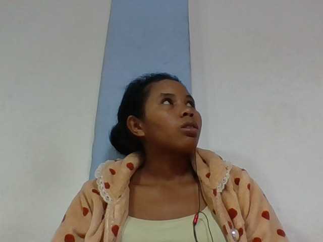 Juliah1a live cam on BongaCams