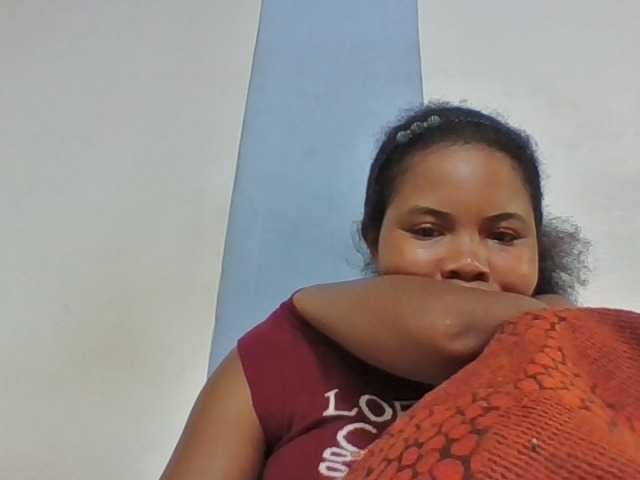 Juliah1a live cam on BongaCams
