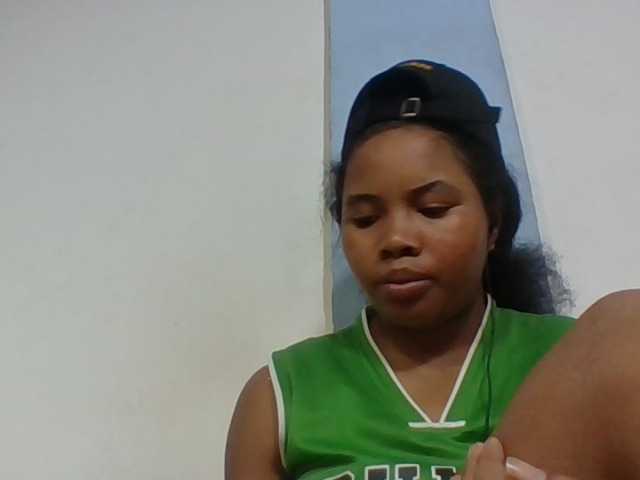 Juliah1a live cam on BongaCams