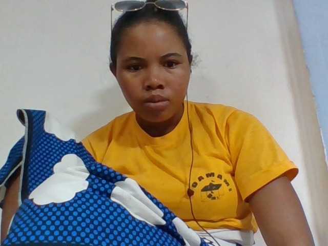Juliah1a live cam on BongaCams