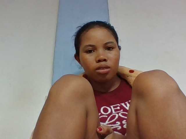 Juliah1a live cam on BongaCams