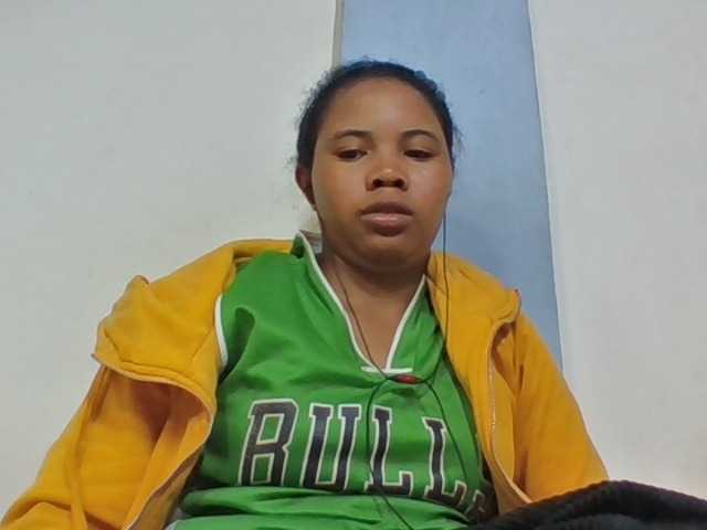 Juliah1a live cam on BongaCams