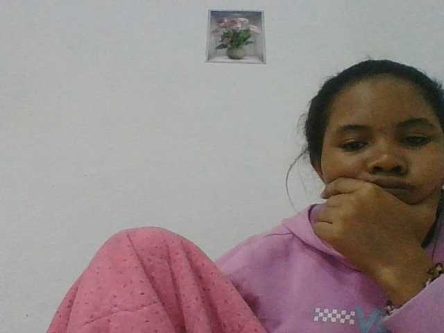 Juliah1a live cam on BongaCams