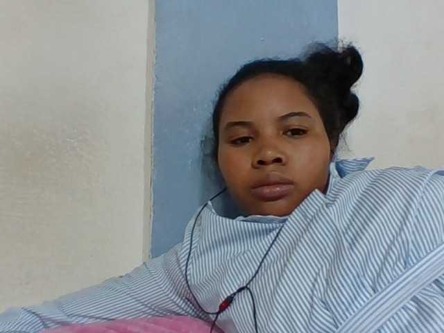 Juliah1a live cam on BongaCams