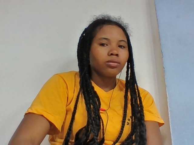 Juliah1a live cam on BongaCams