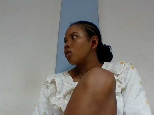 Juliah1a live cam on BongaCams