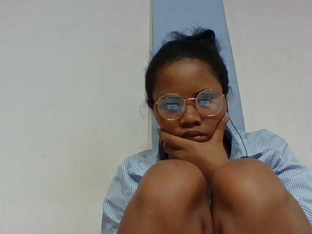 Juliah1a live cam on BongaCams