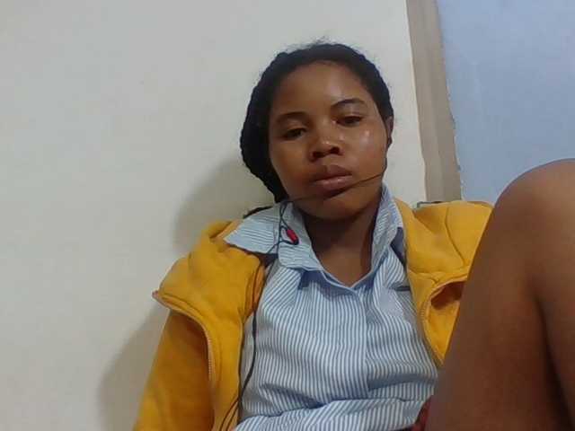 Juliah1a live cam on BongaCams