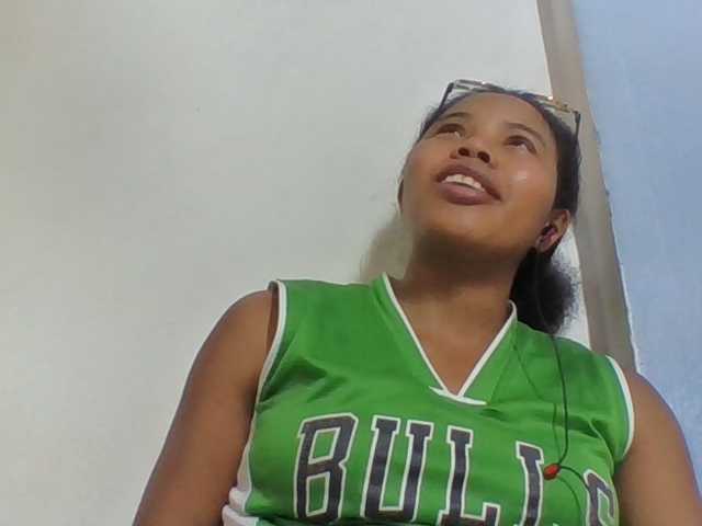 Juliah1a live cam on BongaCams