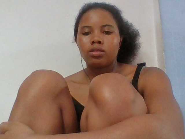 Juliah1a live cam on BongaCams