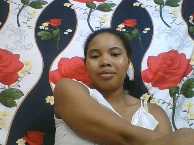 Juliah1a live cam on BongaCams