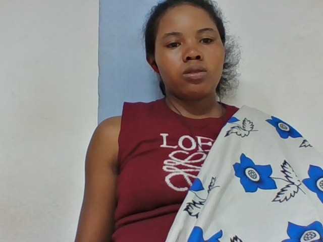 Juliah1a live cam on BongaCams
