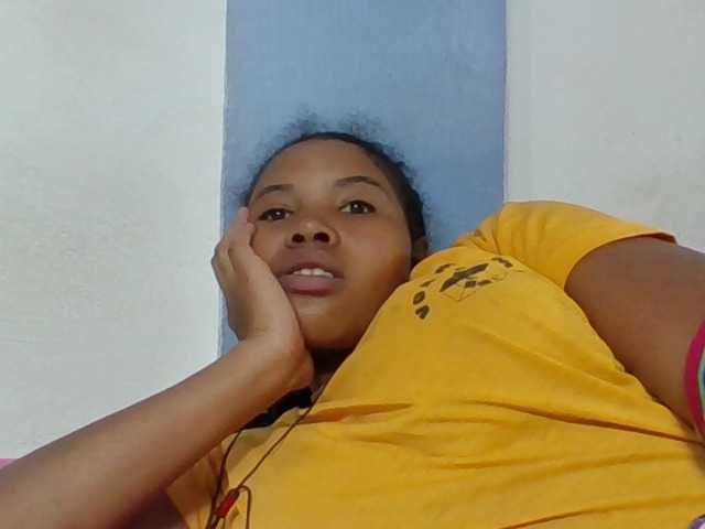 Juliah1a live cam on BongaCams