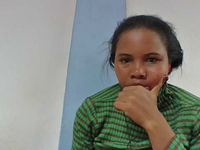 Juliah1a live cam on BongaCams