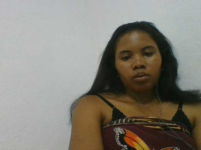 Juliah1a live cam on BongaCams