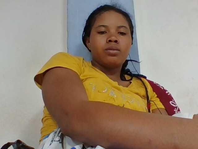 Juliah1a live cam on BongaCams