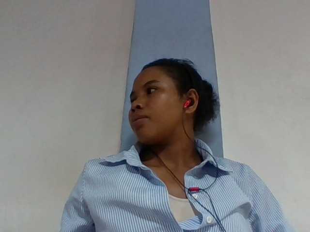 Juliah1a live cam on BongaCams