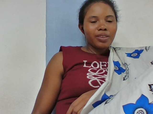 Juliah1a live cam on BongaCams