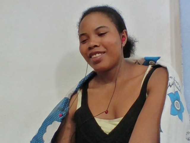 Juliah1a live cam on BongaCams