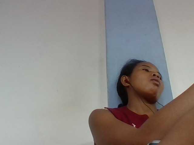 Juliah1a live cam on BongaCams