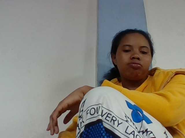 Juliah1a live cam on BongaCams