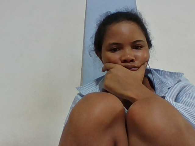 Juliah1a live cam on BongaCams