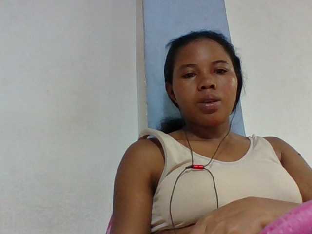 Juliah1a live cam on BongaCams