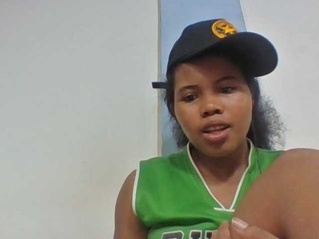 Juliah1a live cam on BongaCams