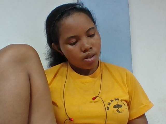 Juliah1a live cam on BongaCams