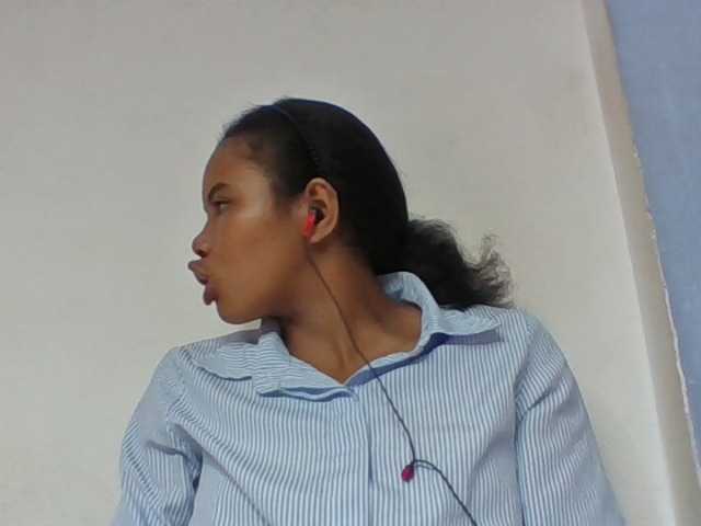 Juliah1a live webcam show