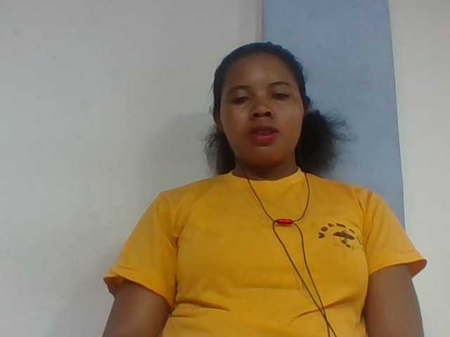 Juliah1a live cam on BongaCams