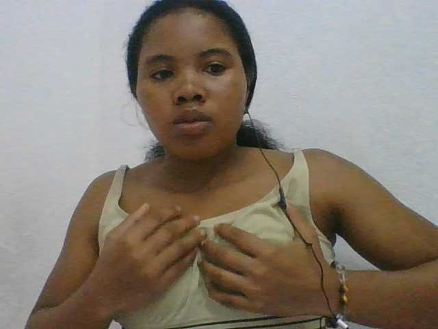 Juliah1a live cam on BongaCams