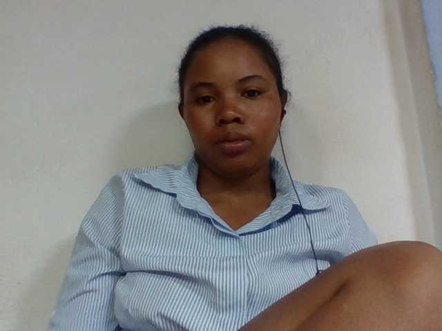 Juliah1a live cam on BongaCams