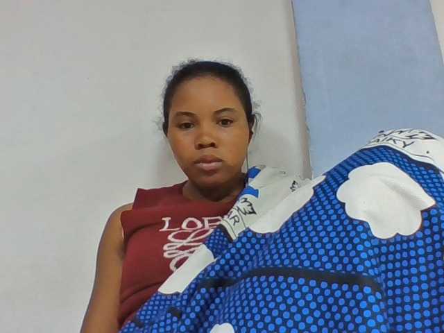 Juliah1a live cam on BongaCams