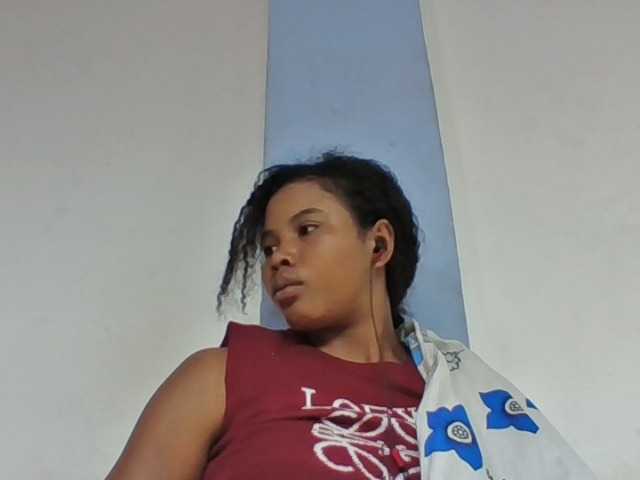 Juliah1a live cam on BongaCams